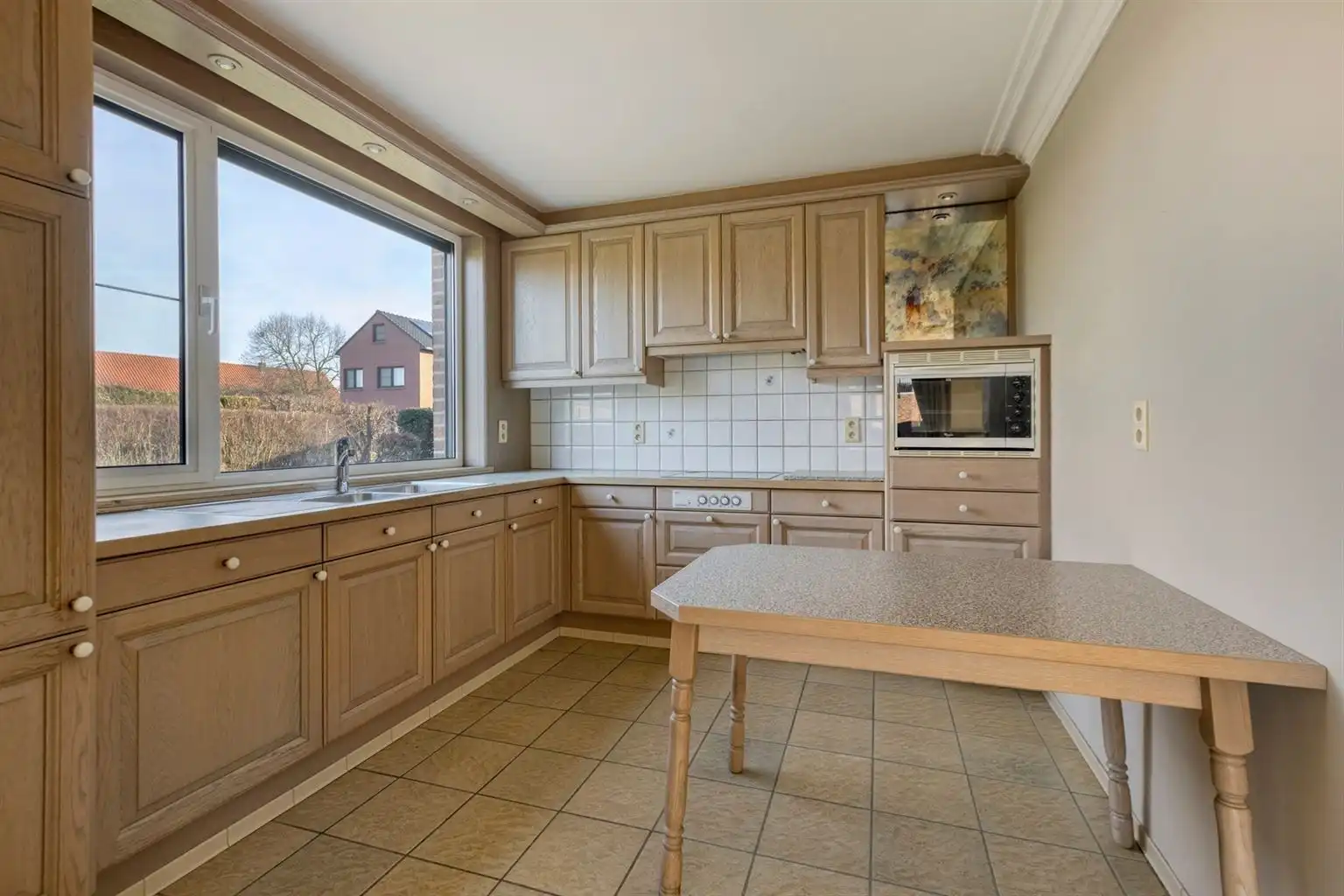 Ruime, vrijstaande woning op een perceel van 965m2 met 3 slaapkamers, inpandige garage en tuin, rustig doch centraal gelegen in Oud-Dilsen. foto 5