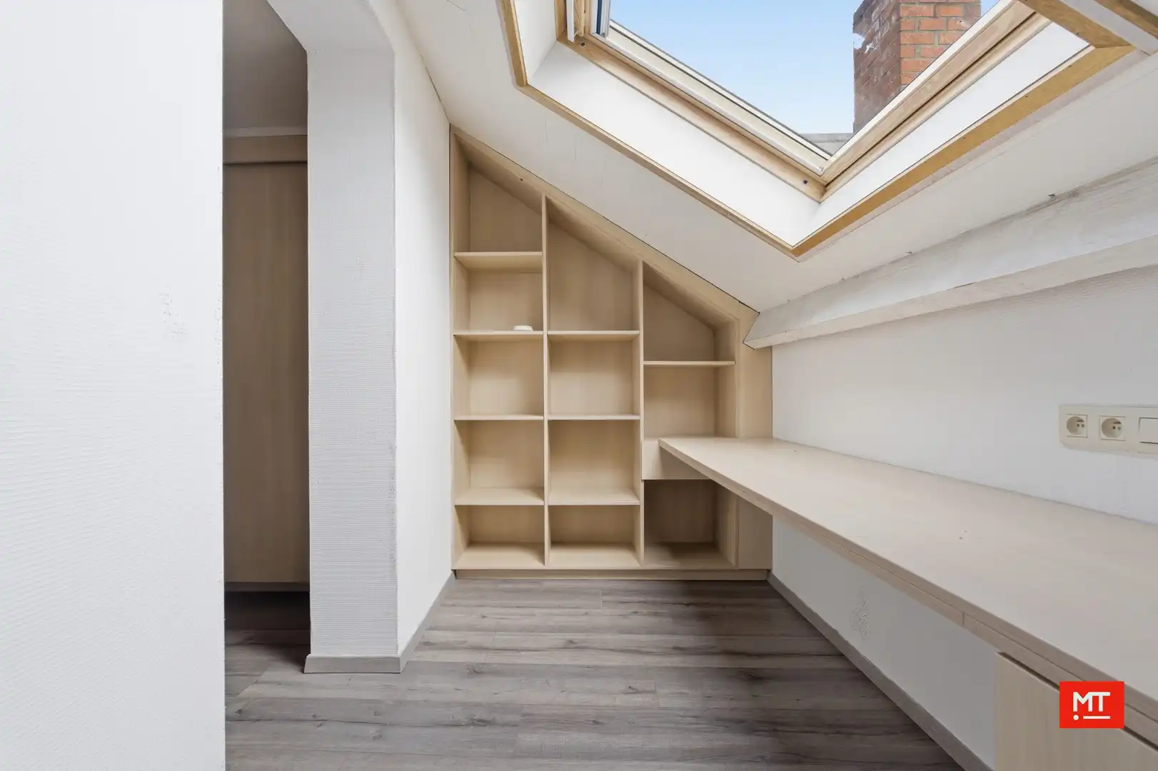 Ruime, instapklare woning met 4 slaapkamers en zonnige tuin in Wevelgem foto 13