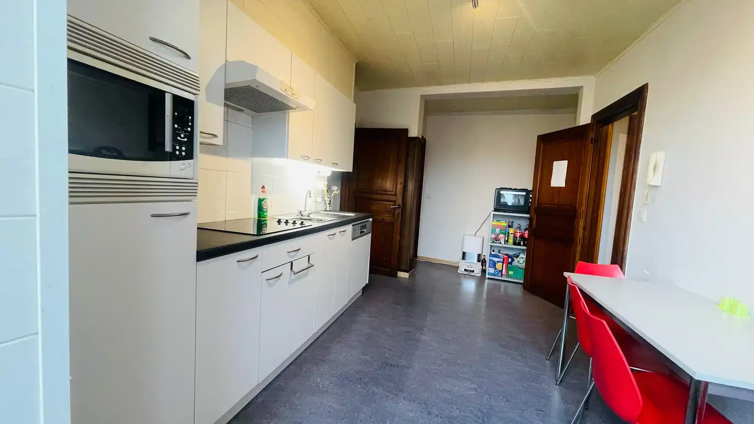 Gerenoveerd appartement te huur in Ruddervoorde foto 12