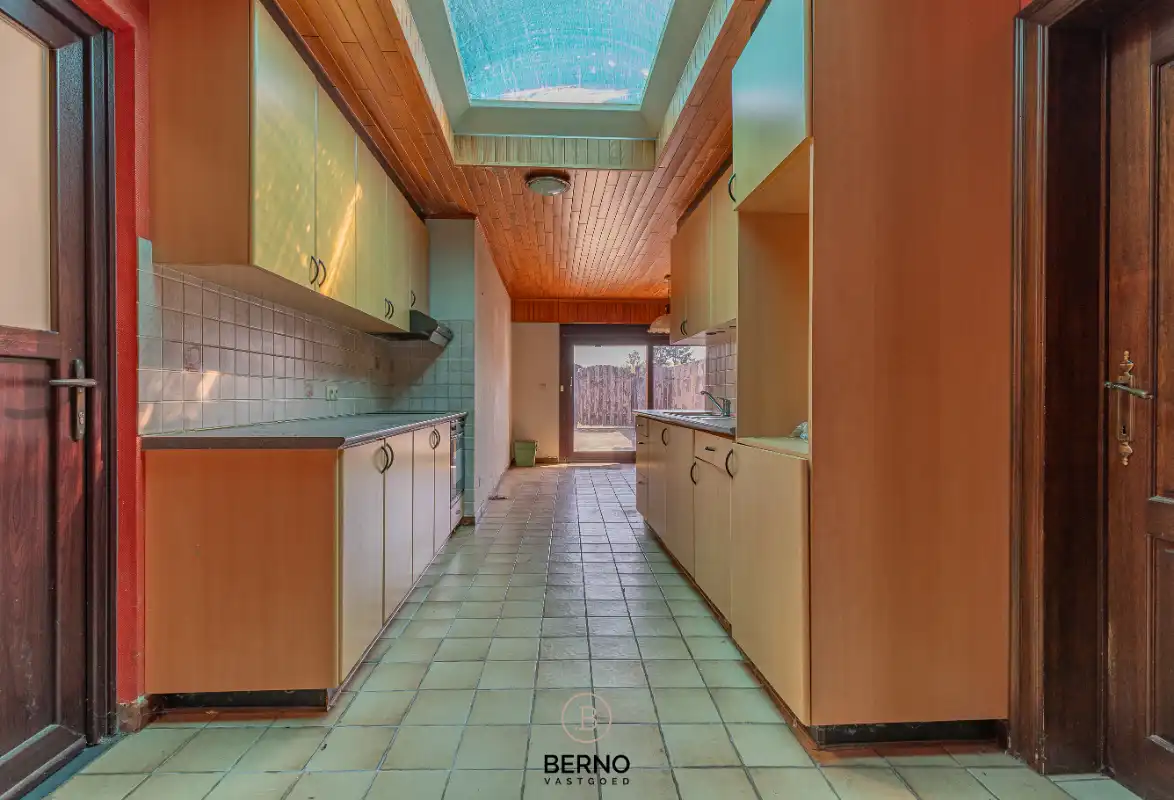 Landelijk gelegen renovatiewoning op 706 m² foto 4