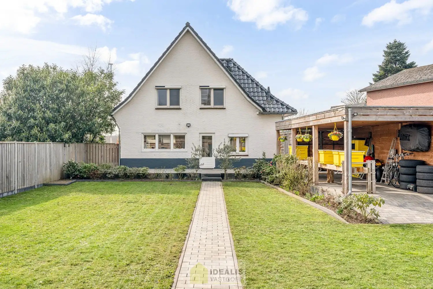 Recent gerenoveerde en perfect onderhouden eengezinswoning met lichtrijke leefruimte, praktisch uitgeruste keuken, 3 slaapkamers, knappe badkamer en knap bijgebouw! foto 44