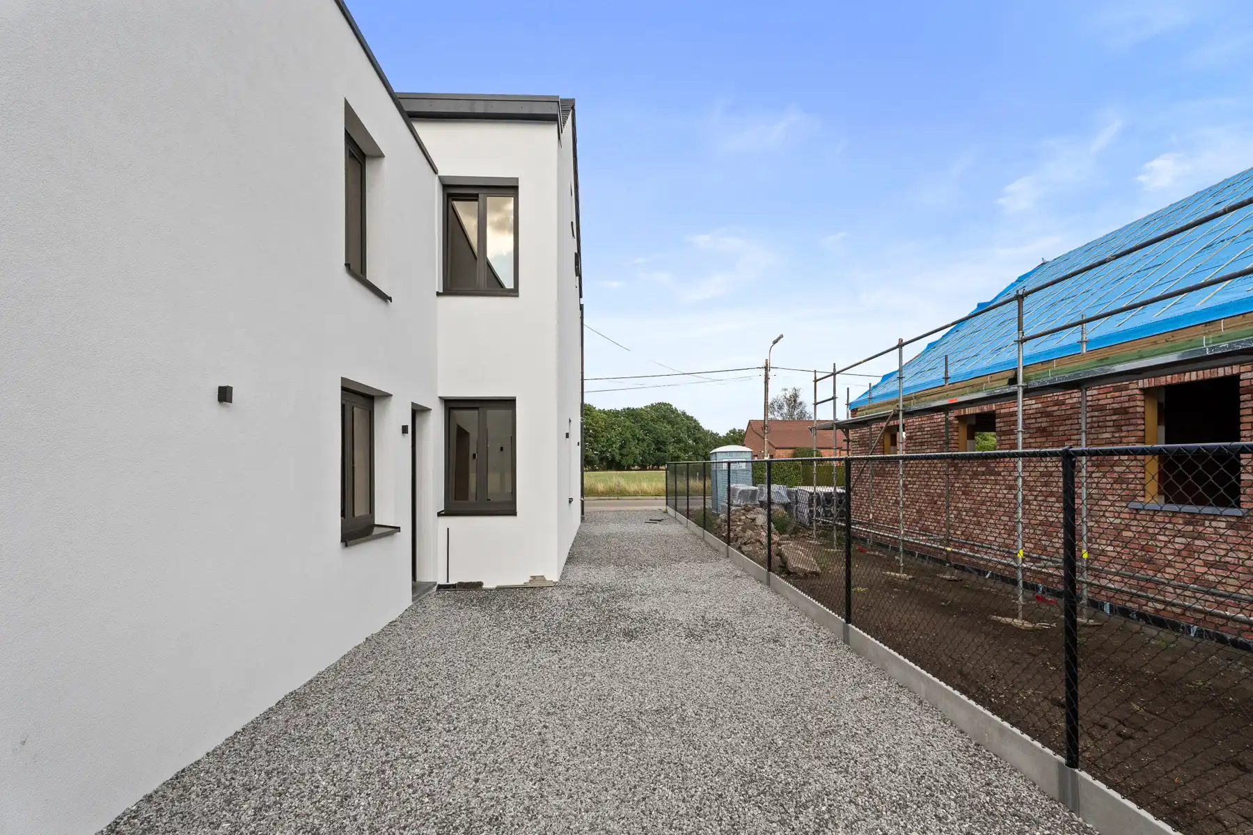 Modern comfort in een tijdloze halfopen bebouwing foto 28