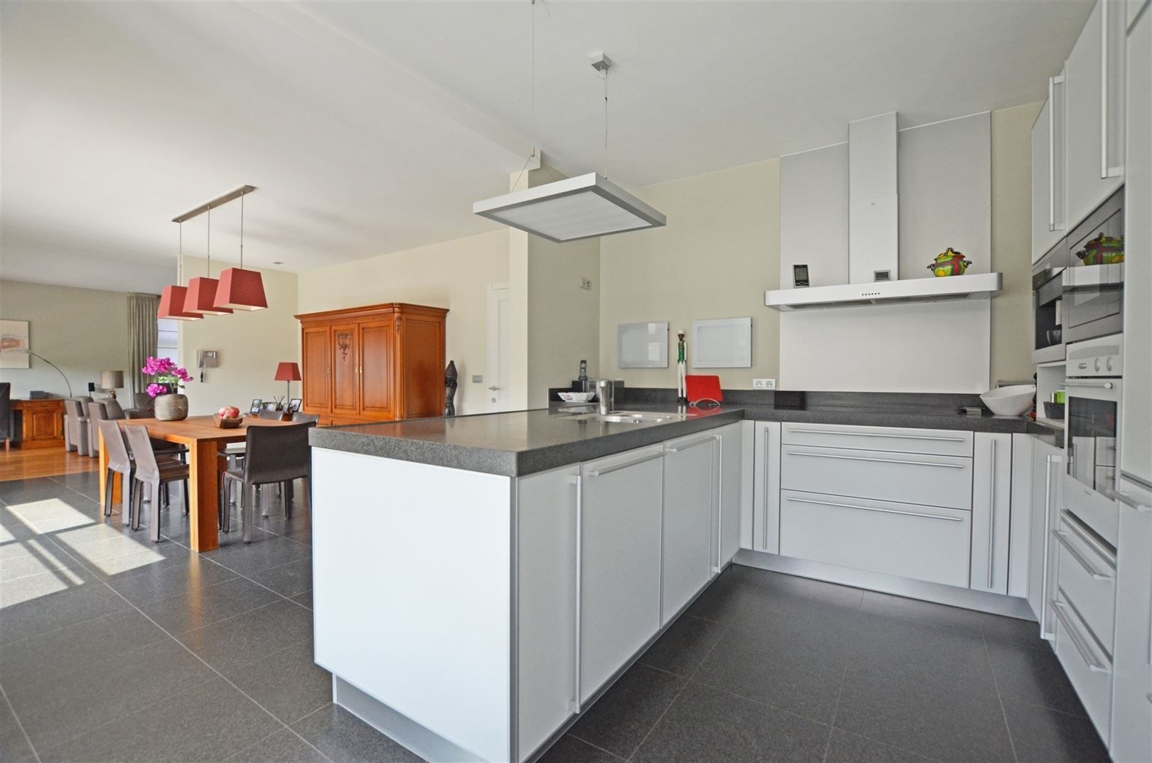 Goed onderhouden villa nabij het centrum foto 8