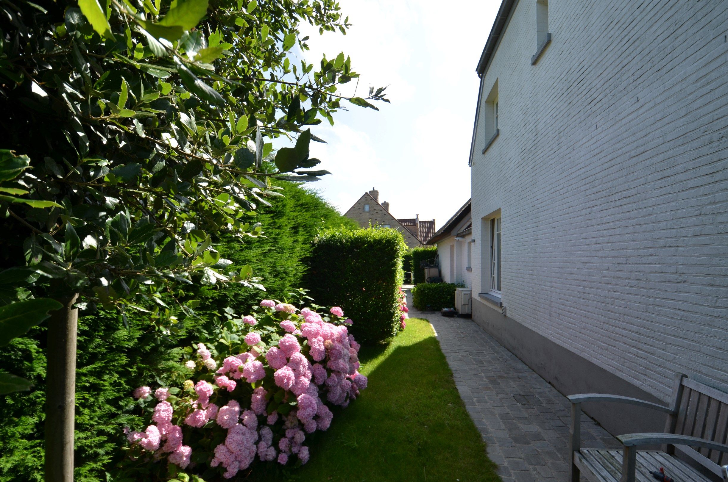 Charmante villa gelegen in een rustige residentiele wijk. foto 41