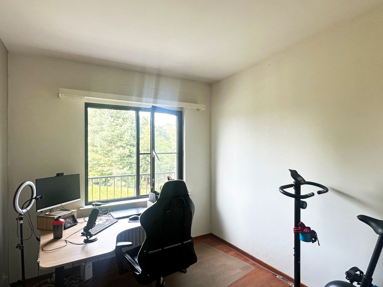 Gunstig centraal gelegen 2-slaapkamerappartement met garagebox foto 8