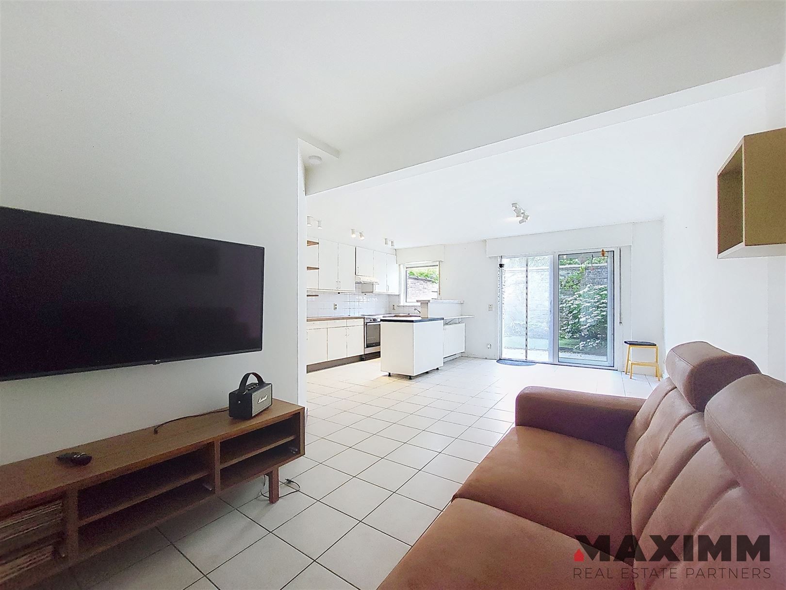 Vlot bereikbare ruime woning met 4 slaapkamer, garage + stadstuin  foto {{pictureIndex}}