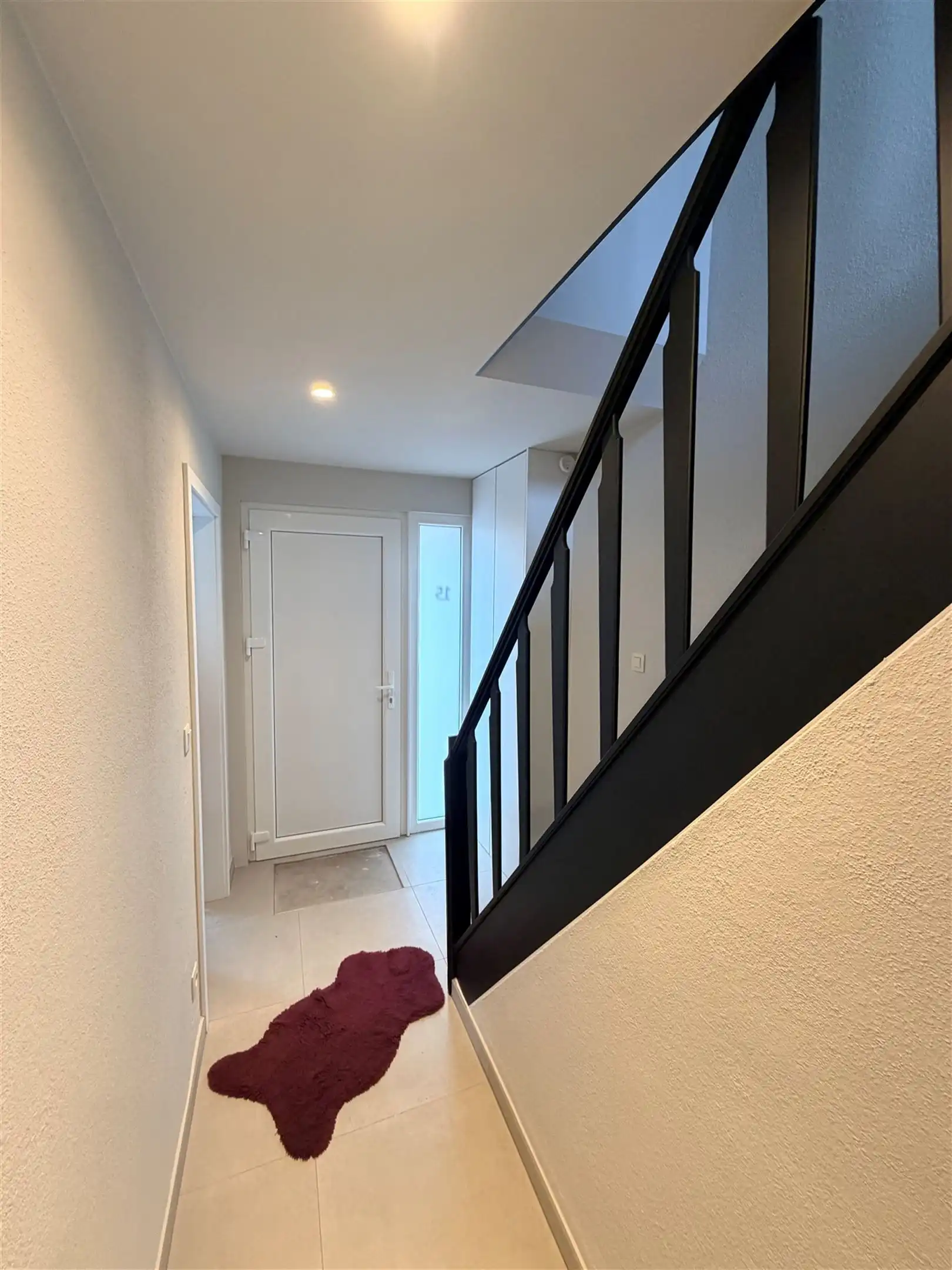 Woning in nieuwstaat, 3 slaapkamers, met tuin en garage foto 2