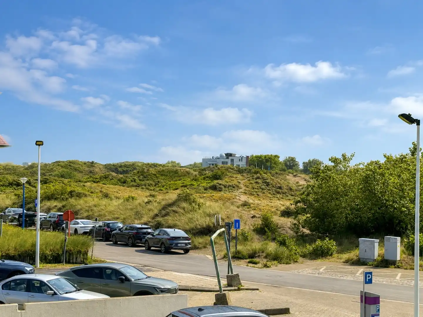 Smaakvol gerenoveerd appartement met zicht op de duinen. foto 8