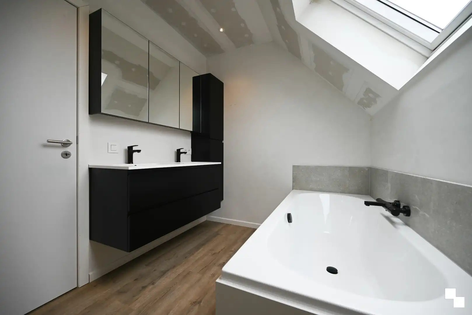 Uitzonderlijk ruime nieuwbouwwoning te Izegem foto 15