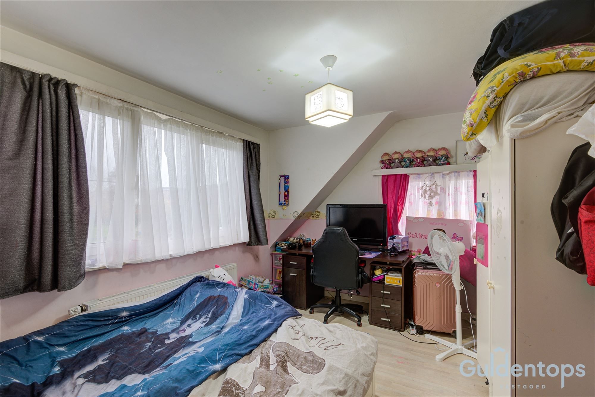 half open woning op ruim perceel foto 10