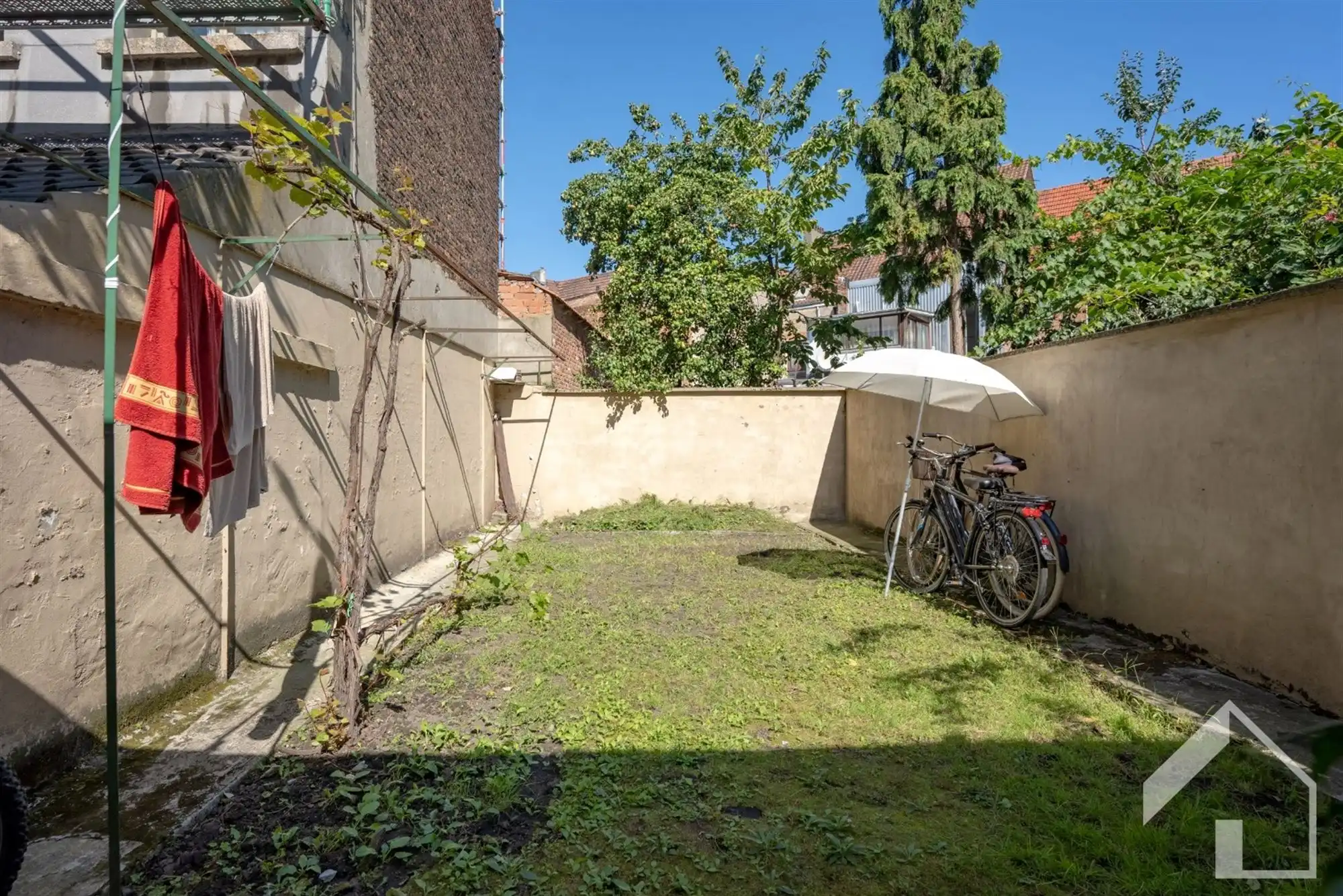 Ruime woning (190 m²) met tuin en veel potentieel foto 20