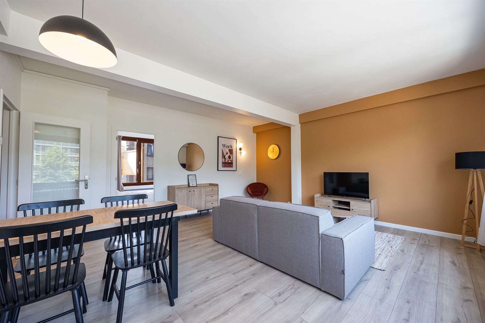Ruim appartement met 4 slaapkamers en veel lichtinval foto 5