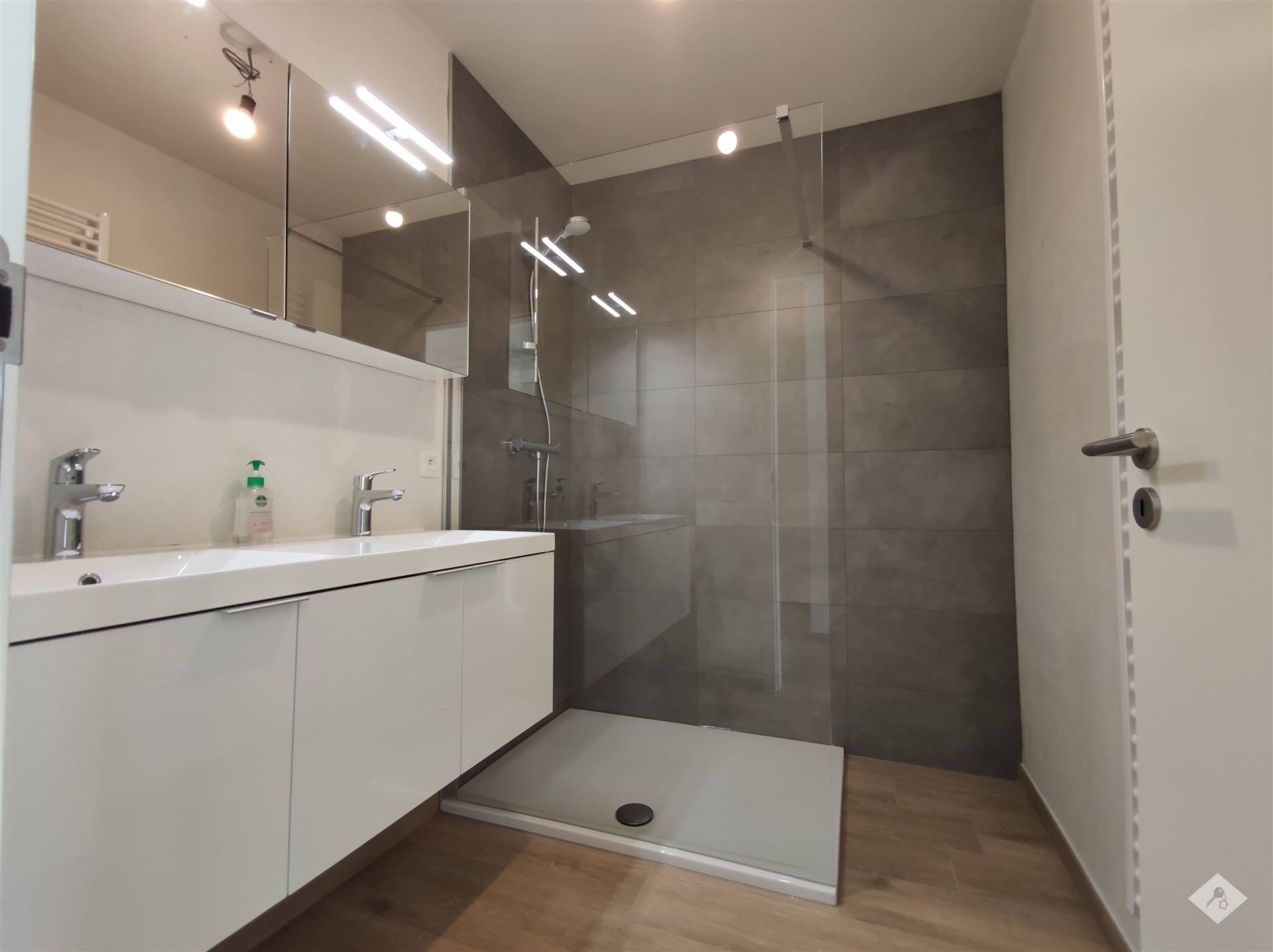 Prachtig gelijkvloers appartement met tuin in hartje Buggenhout foto 10