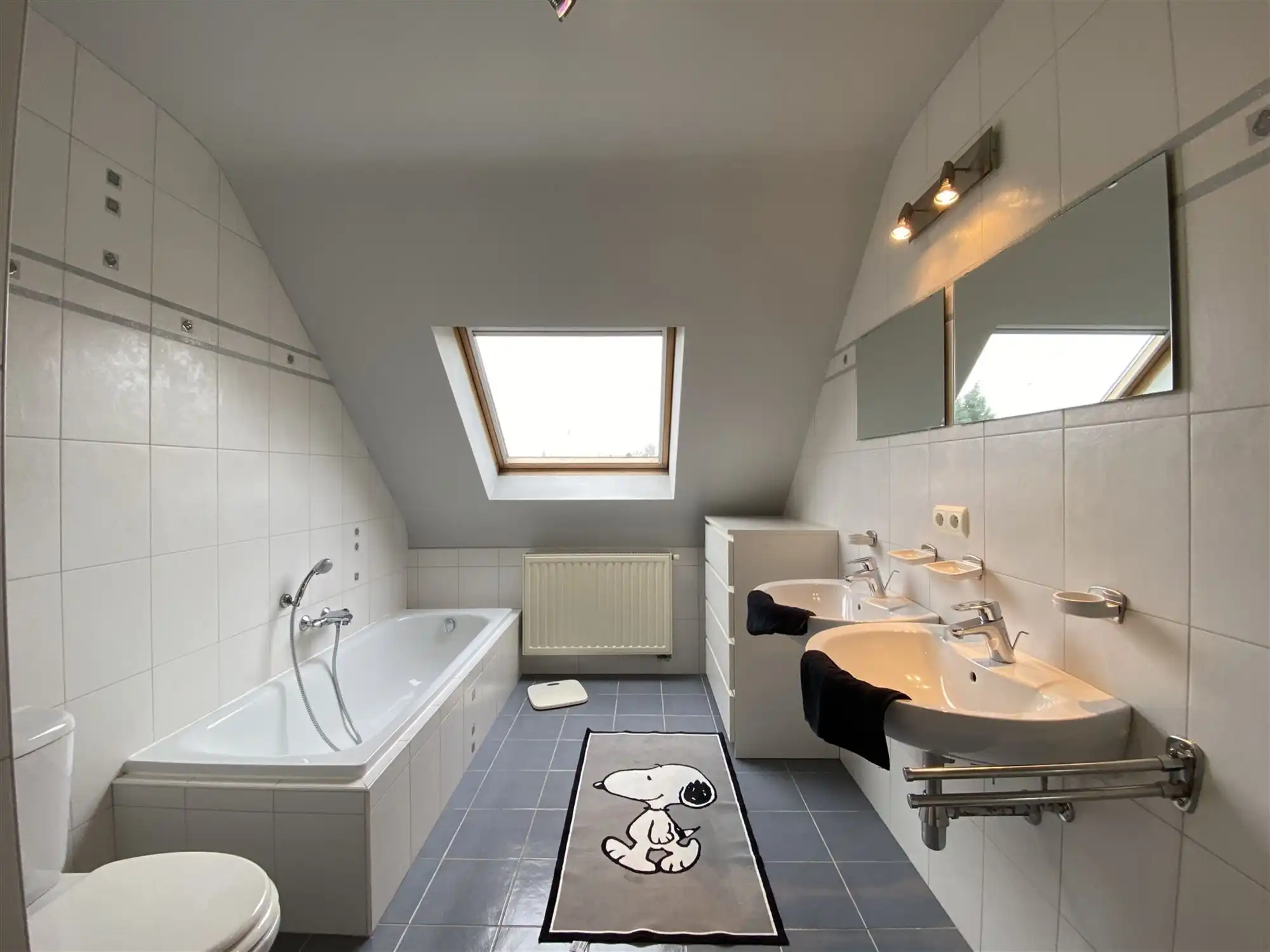 Halfopen bebouwing met grote tuin en veel parkeercomfort  foto 19