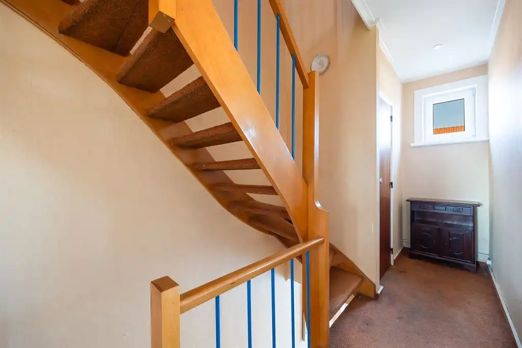 Bel-étage woning met oprit en  ruime tuin foto 6