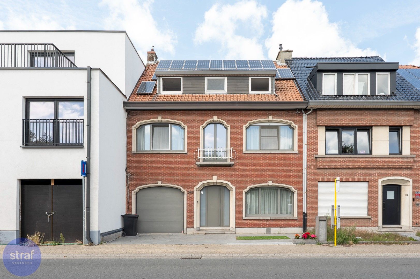 Enorme rijwoning met 6 slaapkamers én een zwembad foto 24