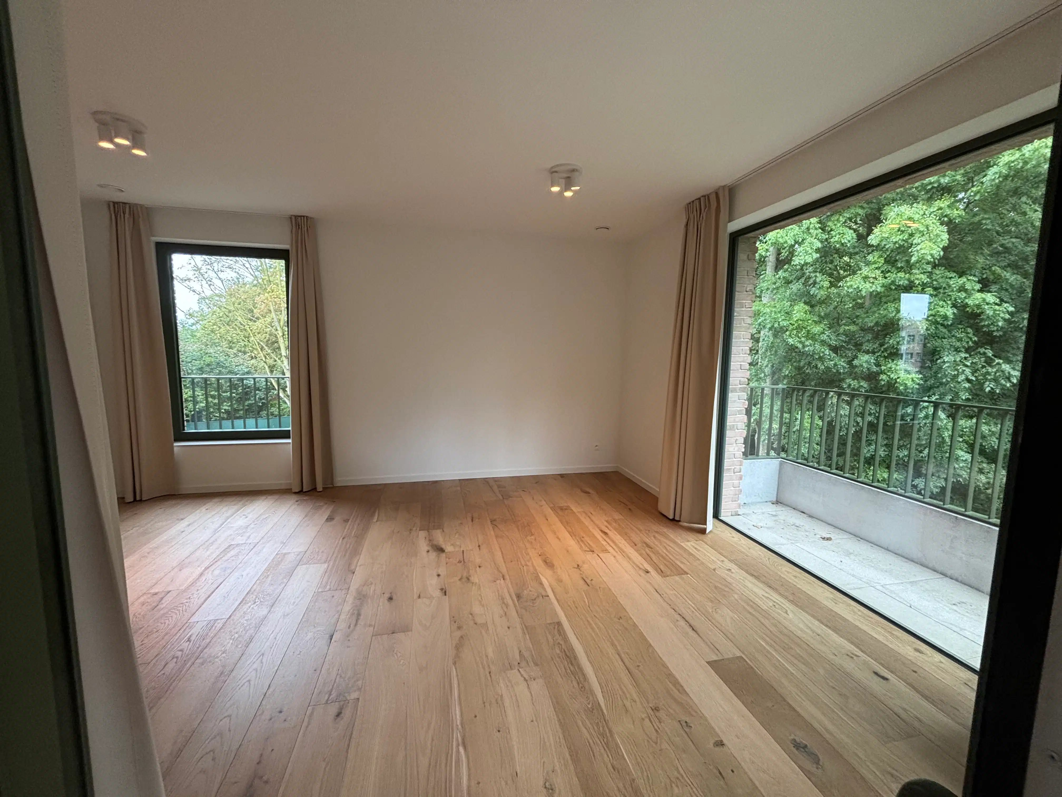 LUXUEUS NIEUWBOUWAPPARTEMENT MET SLAAPKAMER, BUREAU EN RUIM TERRAS foto 5