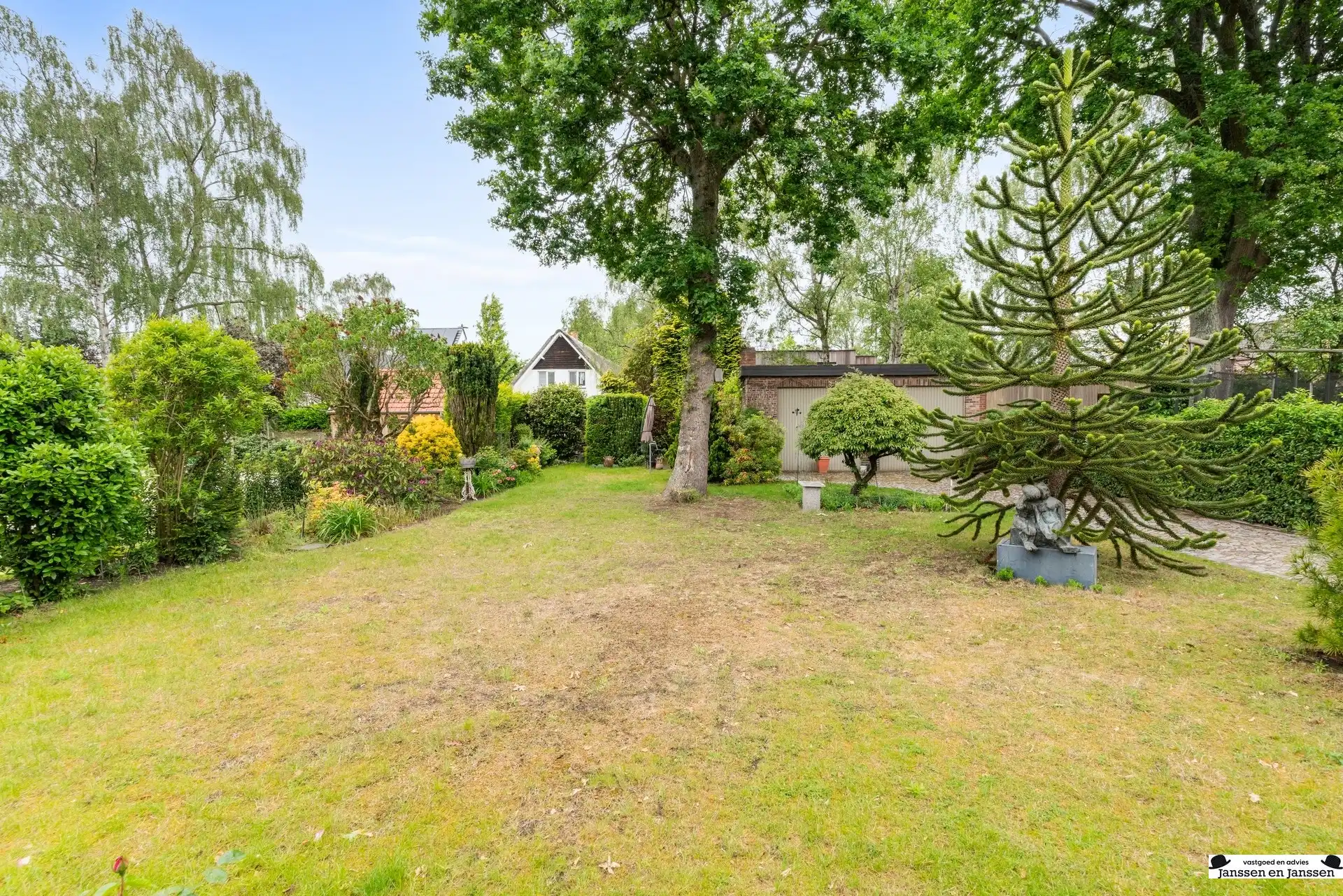 Ruime open bebouwing met prachtige tuin te Ekeren foto 23