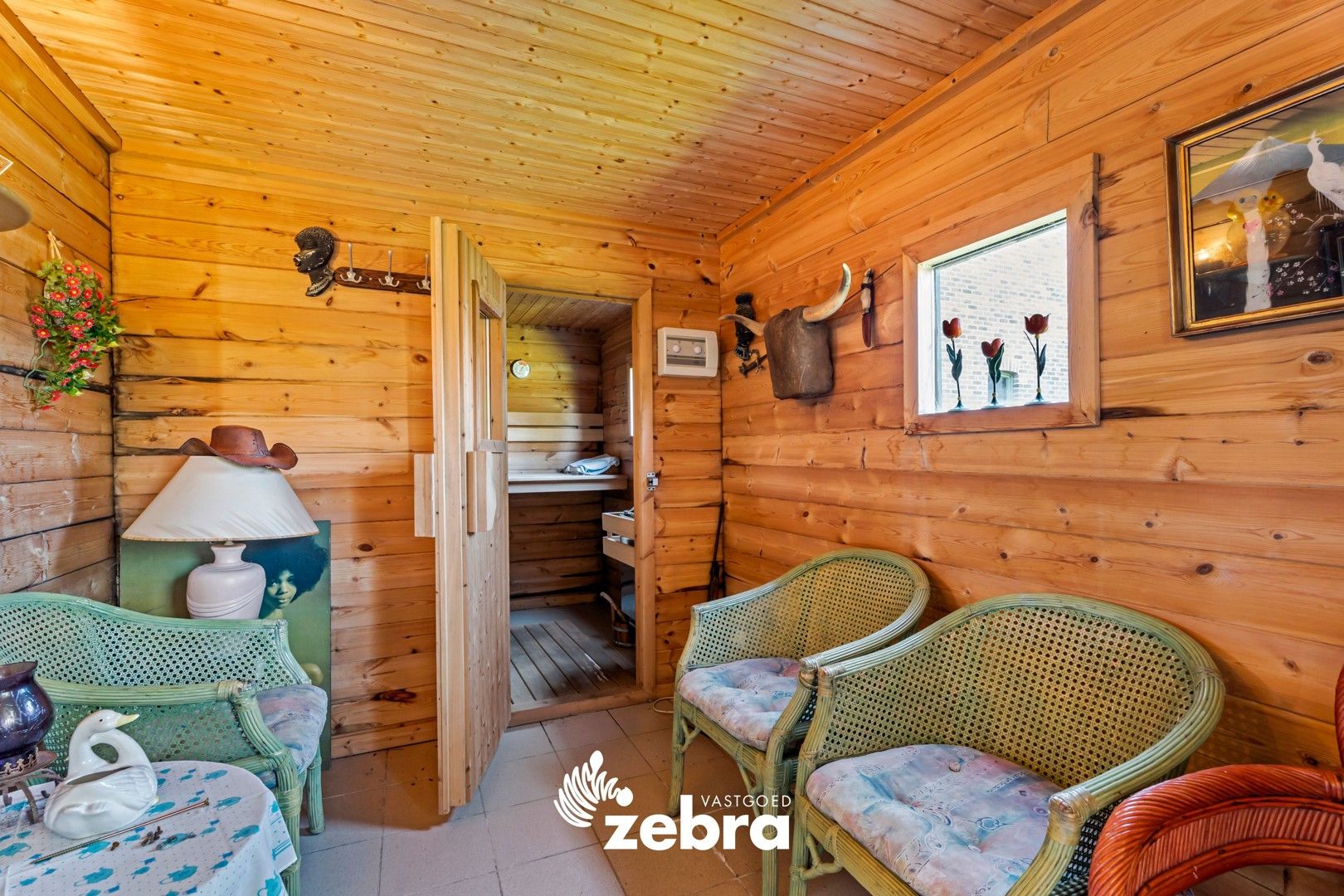 Charmante te renoveren villa met saunahuis in Izegem! foto 23