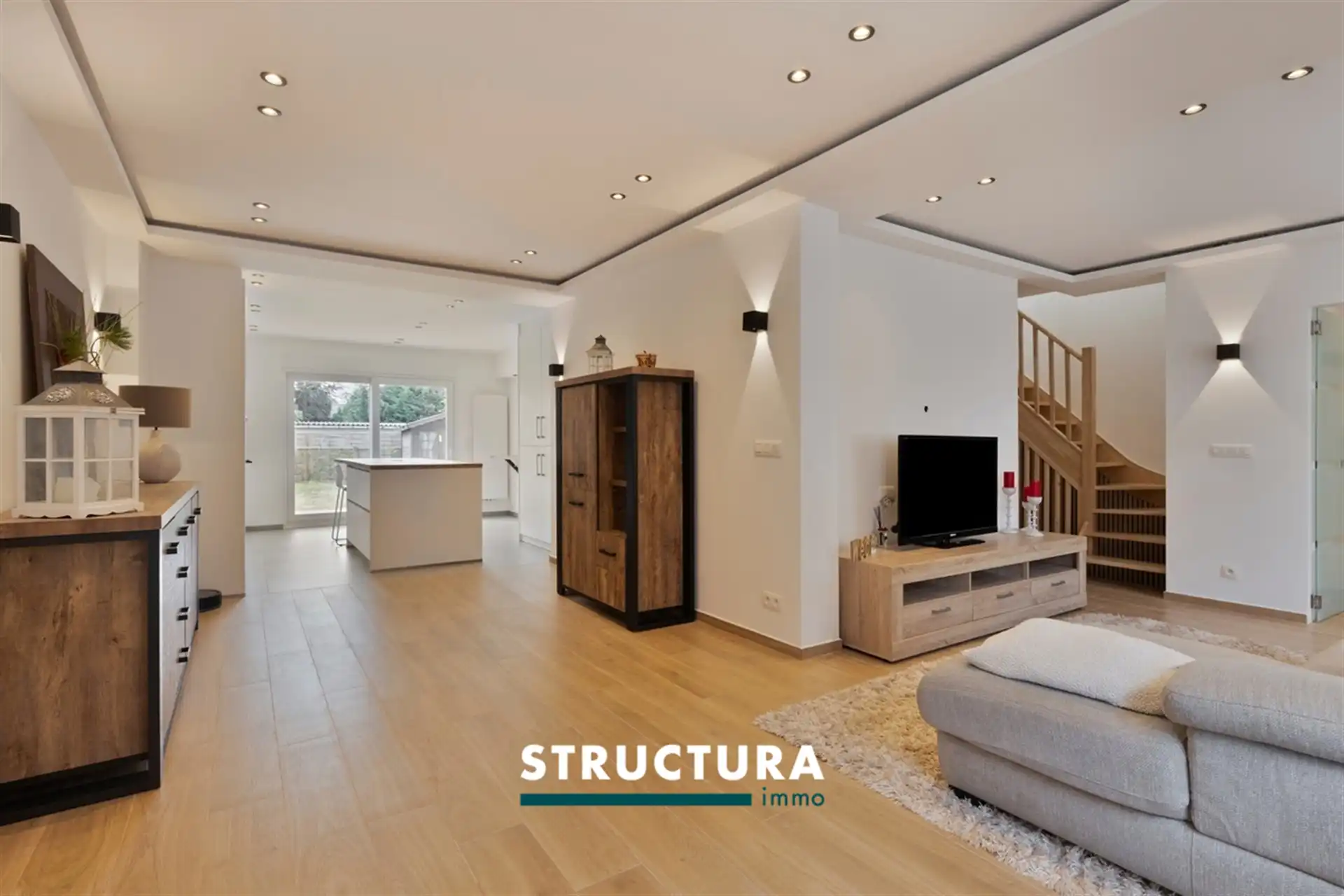 Instapklare gerenoveerde woning met zuidwestgerichte tuin foto 3