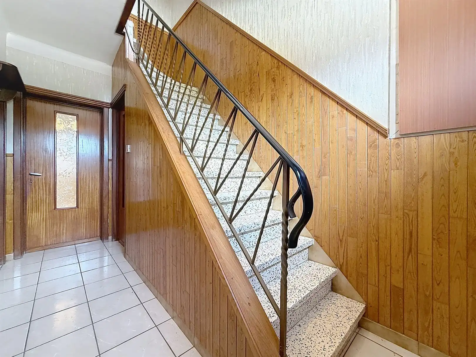 Te renoveren woning met 3 slpks en zolder, tuin, 12a 06ca foto 8