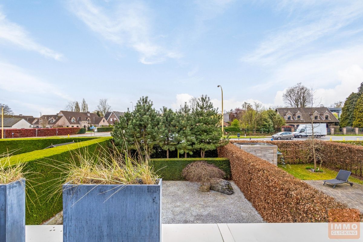 Moderne duplex met zonnig terras en staanplaats foto 6