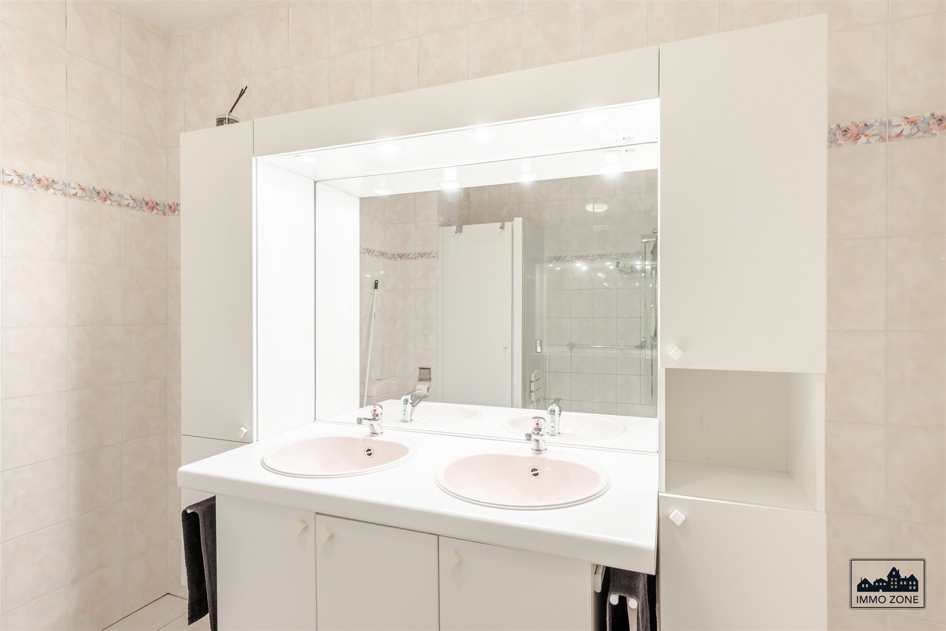 Ruim appartement met terras in het centrum van Beveren-Waas foto 5