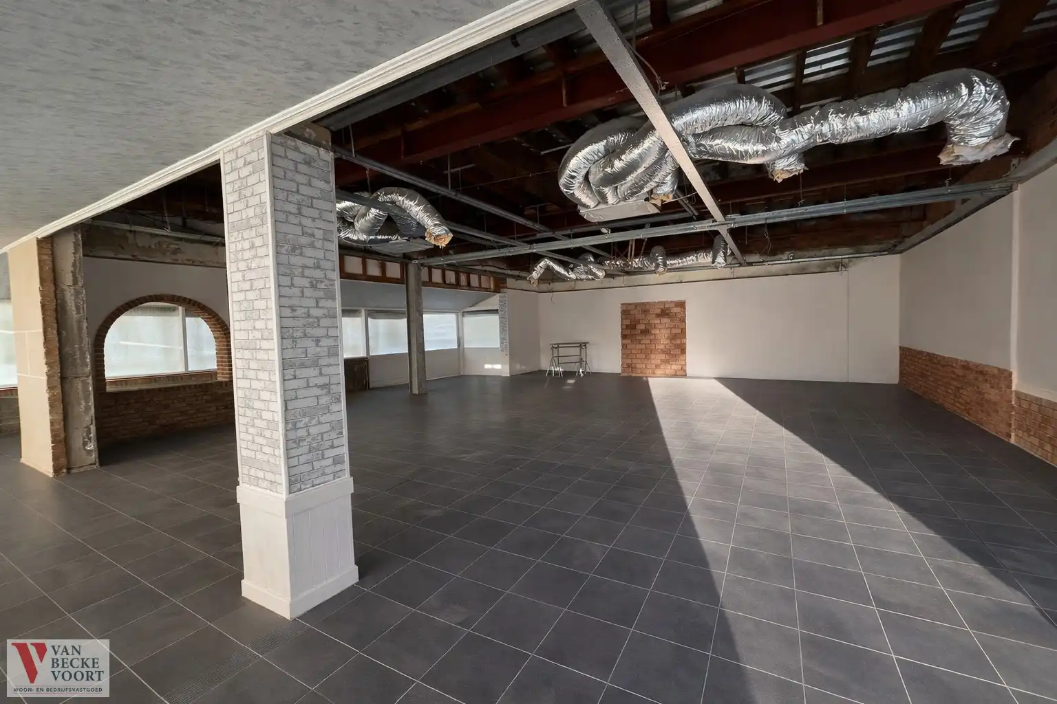 Veelzijdig horecaconcept met 3 padelterreinen, tuin en terrassen foto 7