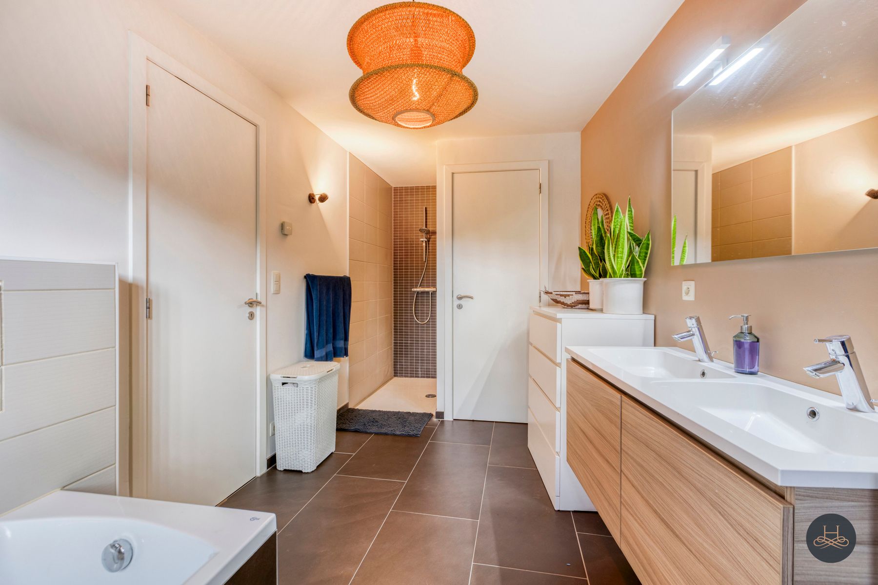 Gezellige en moderne halfopen woning met leuke tuin foto 17