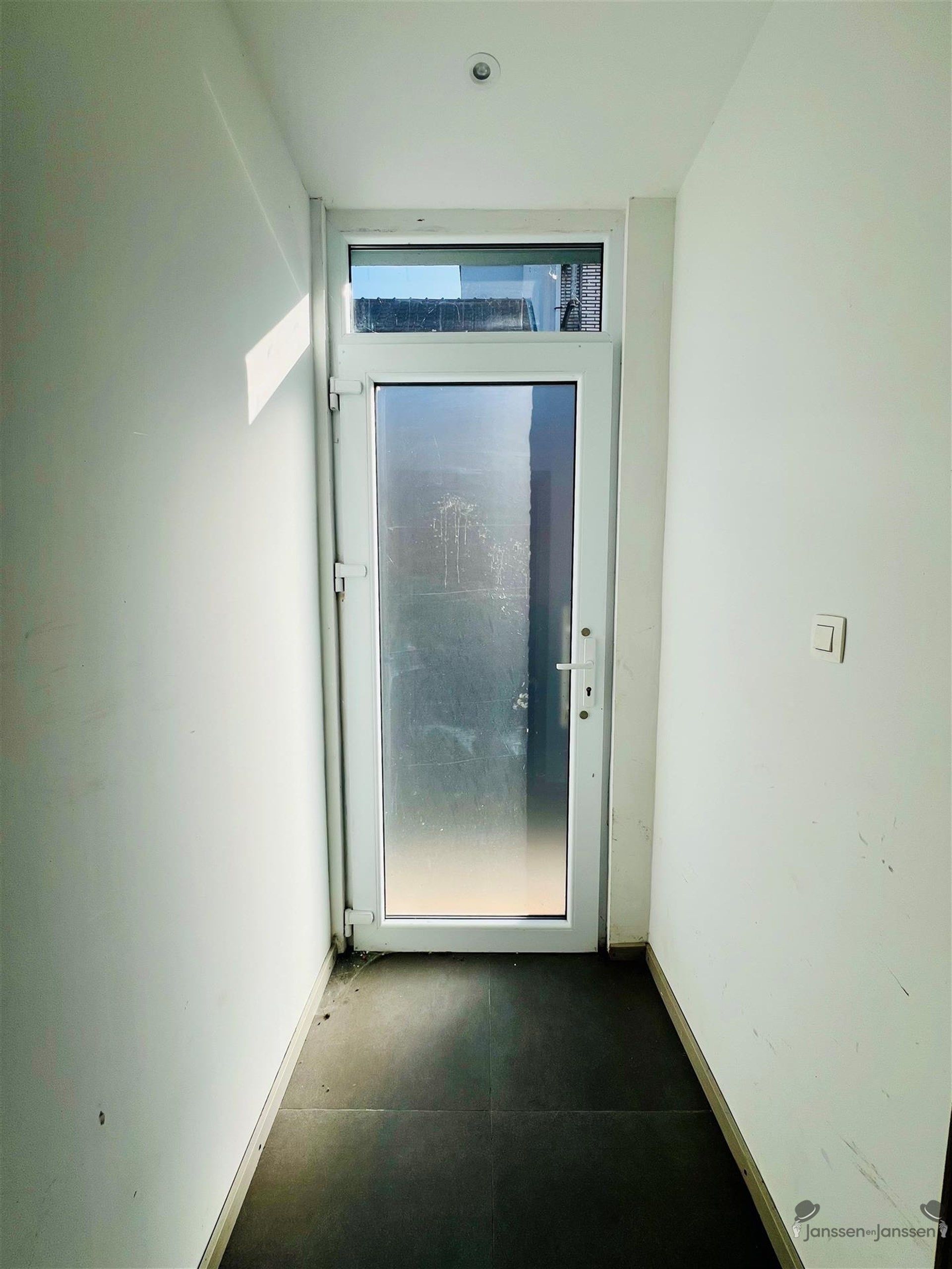 Te renoveren rijwoning met 1 slaapkamer foto 2