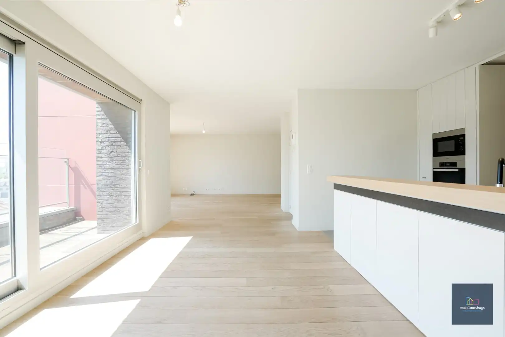 Ruim dakapp. met 2-slp. terras, kelder en garage  foto 8