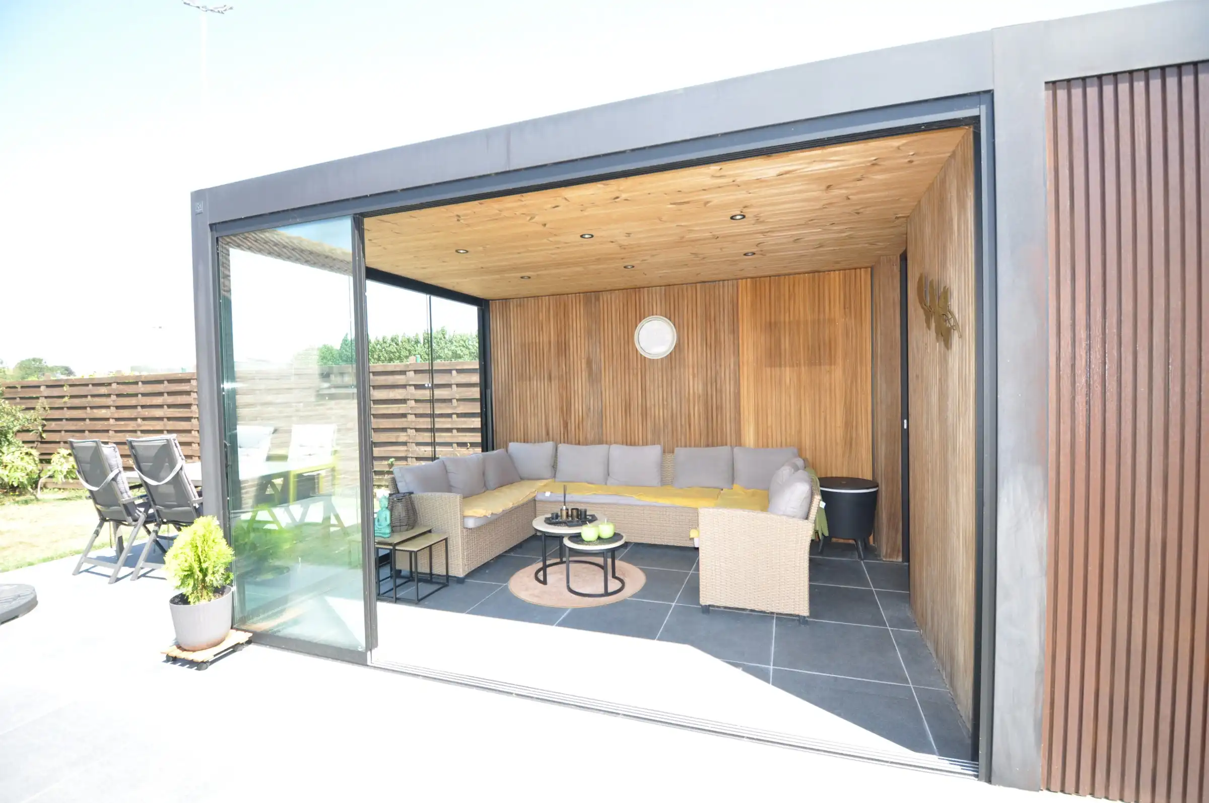 Instapklare energiezuinige villa met hoogwaardige afwerking op een ruim perceel van 664 m² in Oudenburg. foto 6