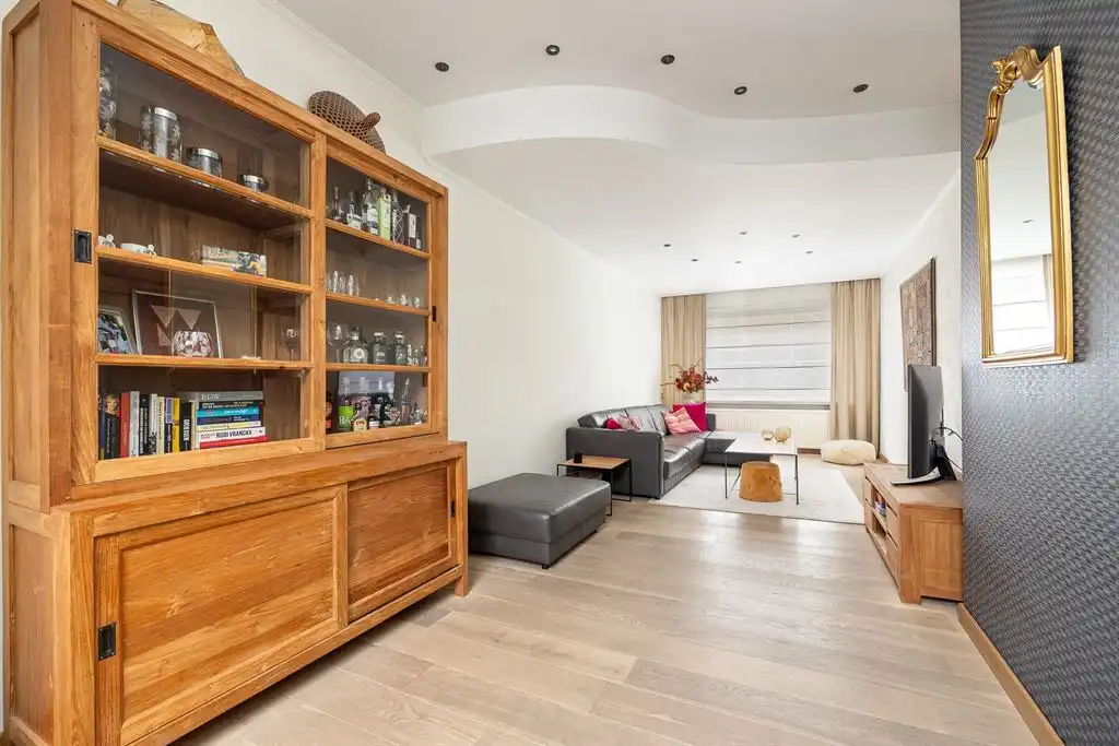 Ruime instapklare woning vlakbij het Rivierenhof foto 2