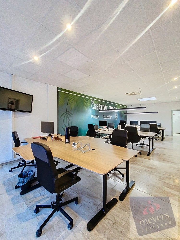 Kantoor- of handelsruimte met uiteenlopende mogelijkheden – Lambrechtsplein 2 & 4, Alken (155 m²) foto 4