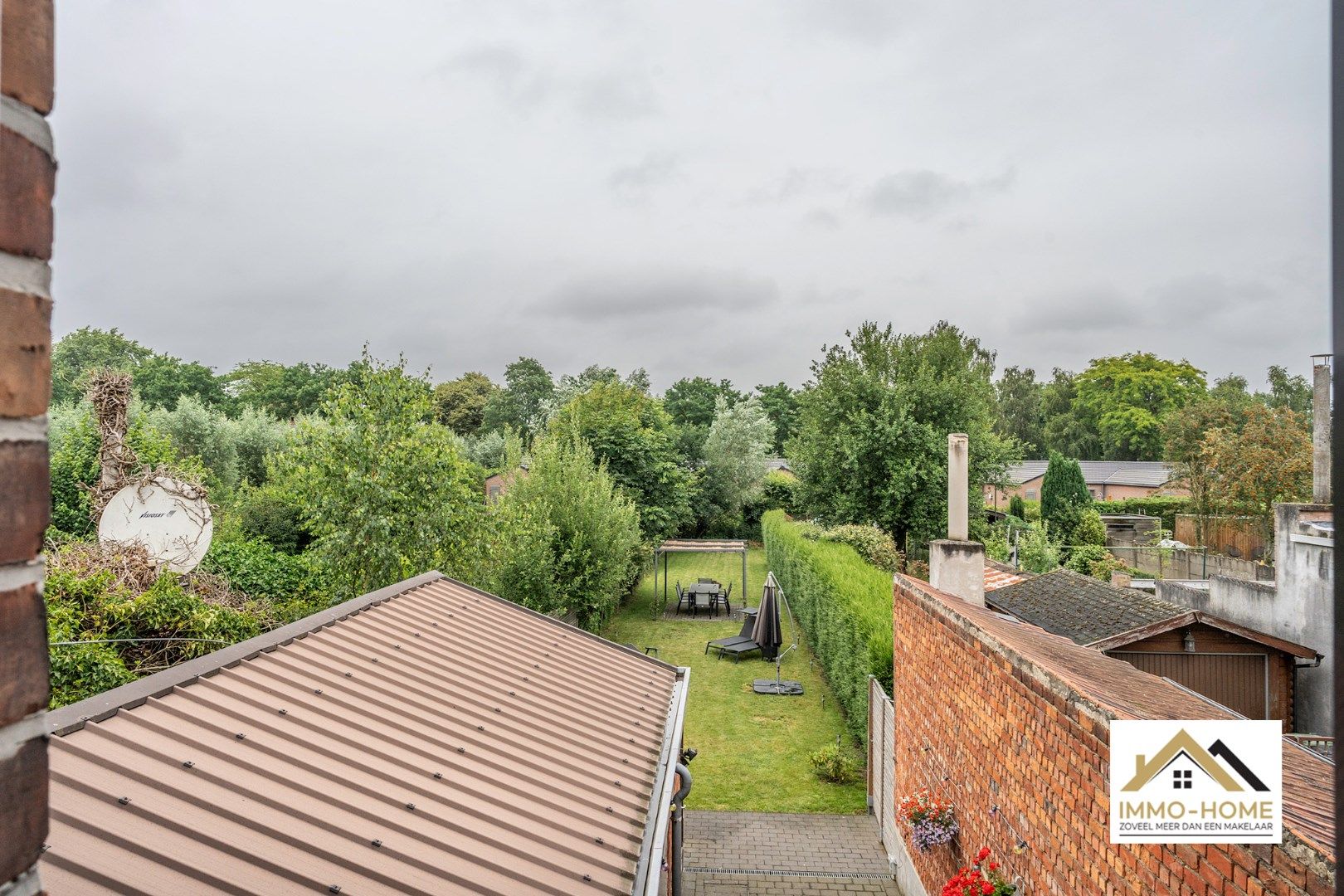 Instapklare rijwoning vlakbij Dorpsplein in centrum te Oostakker foto 27