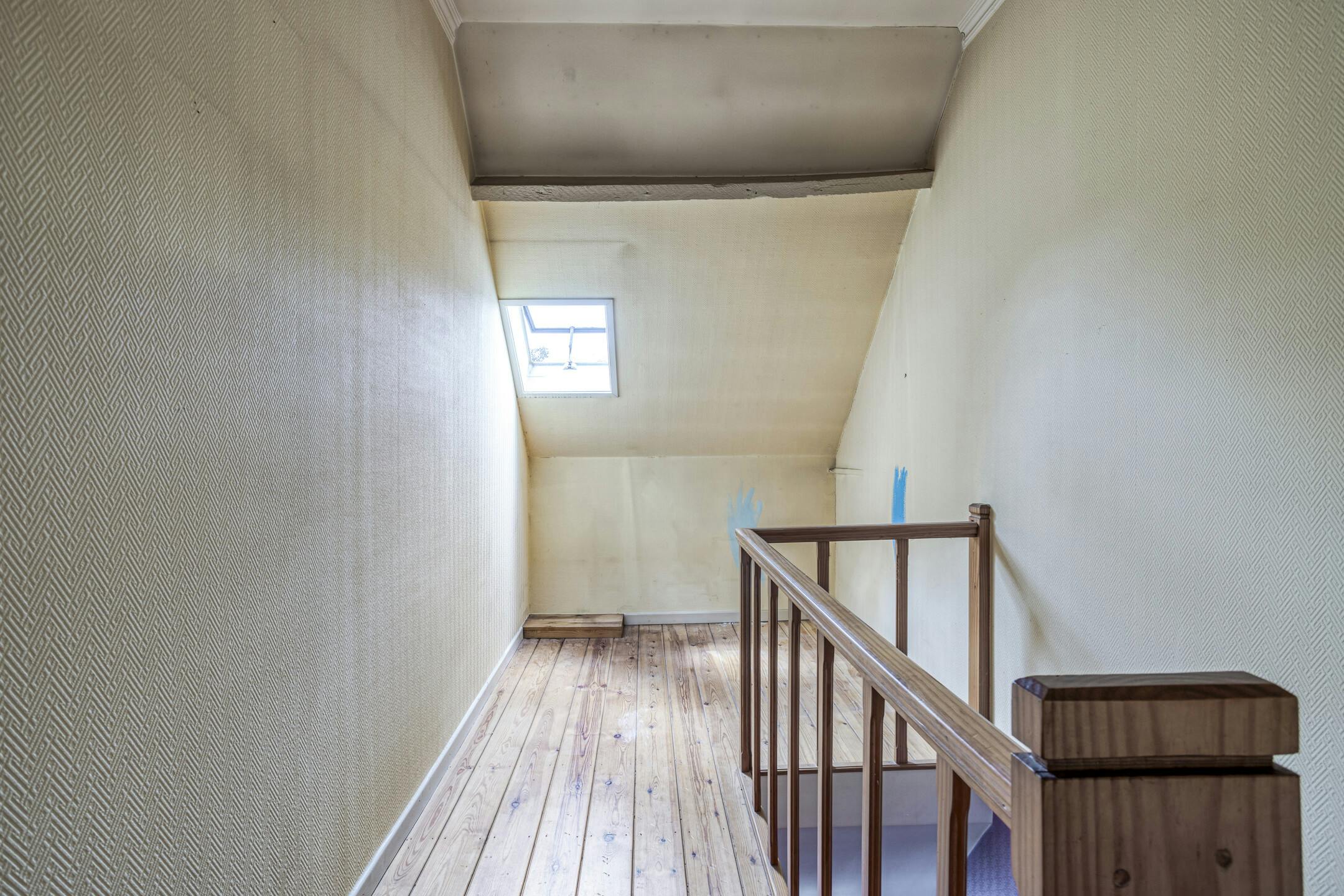Te renoveren huis met vier slaapkamers en tuin in het centrum foto 19