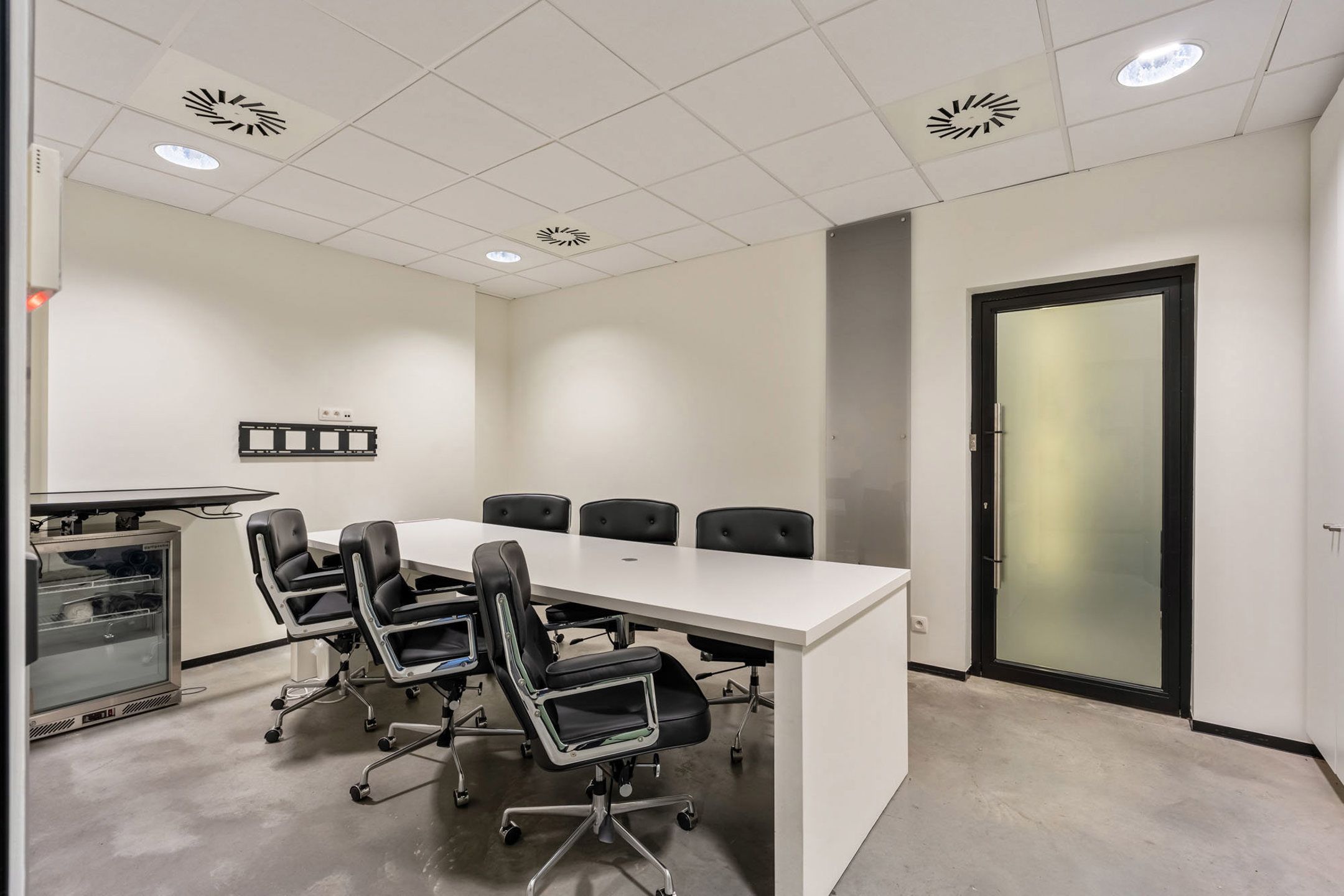 Uitzonderlijk bedrijfsgebouw op Genk-Noord foto 6