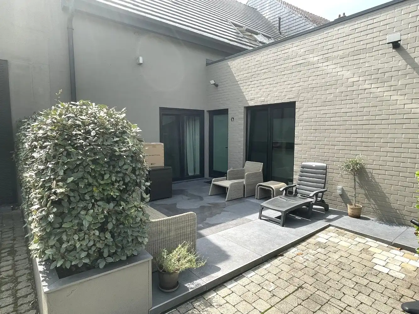 Instapklaar en polyvalent handelspand met 2 handelsruimten en ruim appartement foto 21