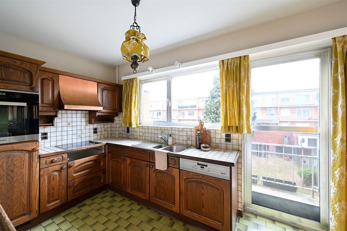 Te moderniseren bel-etage in leuke woonwijk te centrum Hoevenen foto 3