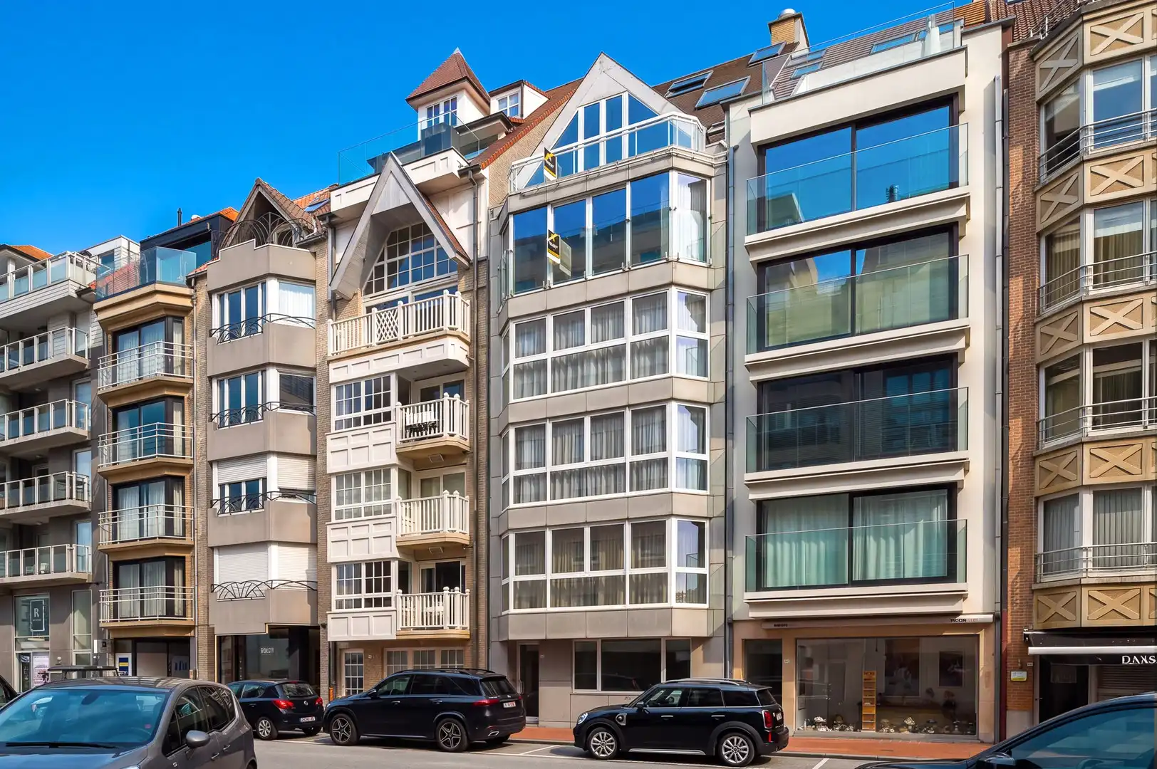 Te renoveren gelijkvloers appartement op topligging nabij het Rubensplein. foto {{pictureIndex}}