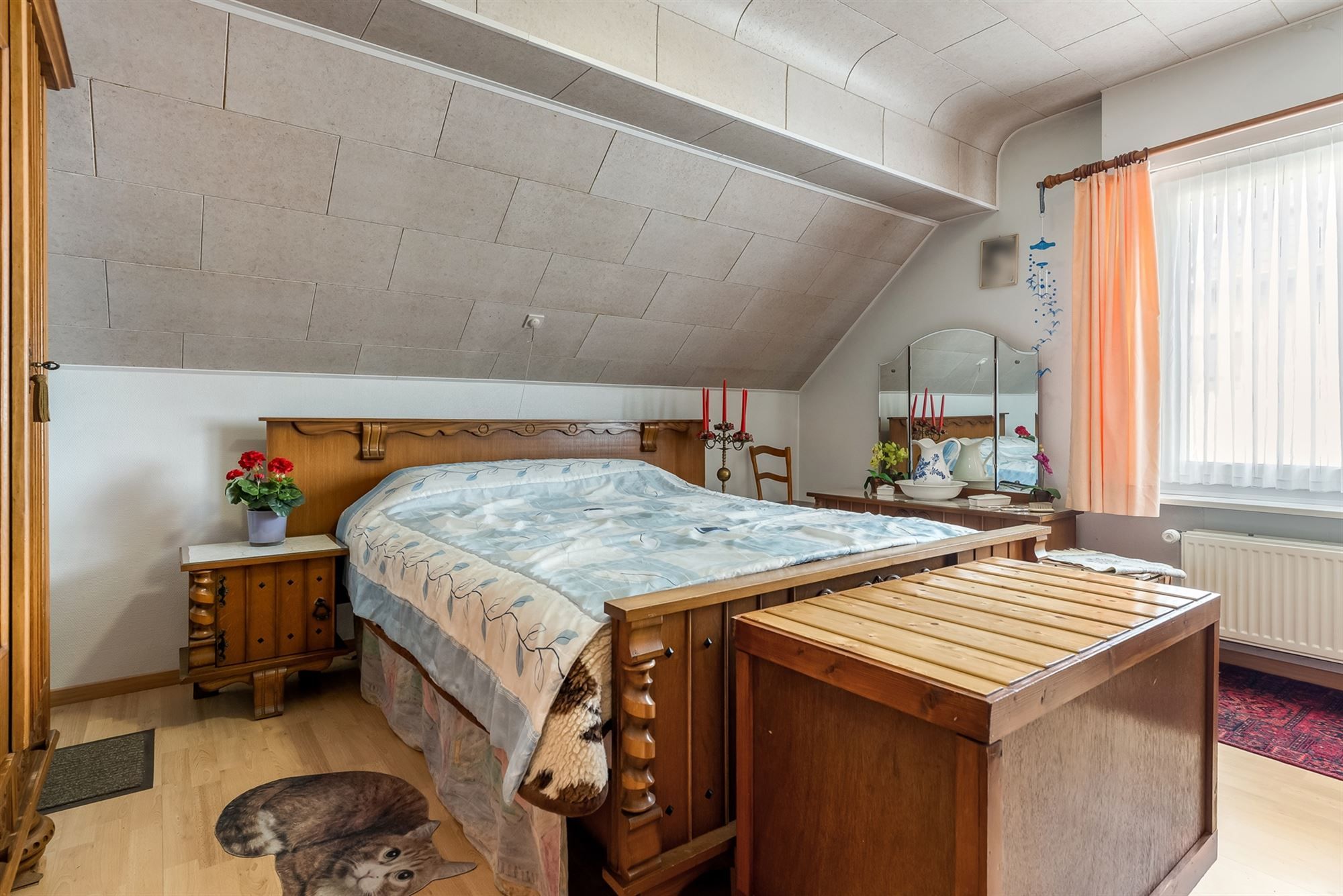 PERFECT ONDERHOUDEN WONING MET RUIME GARAGE EN BIJGEBOUW foto 19