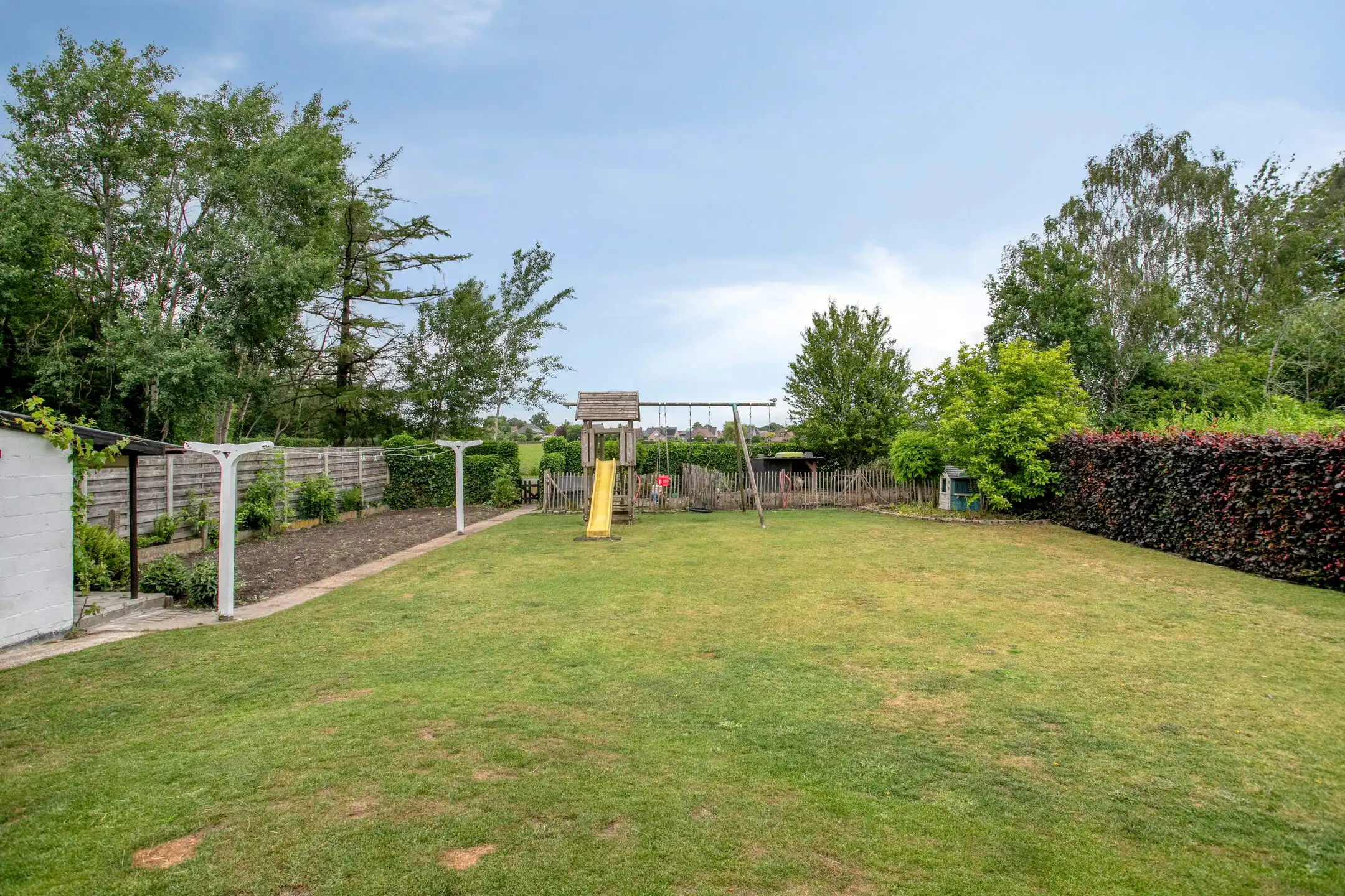 Volledig gerenoveerde vrijstaande woning met garage foto 26