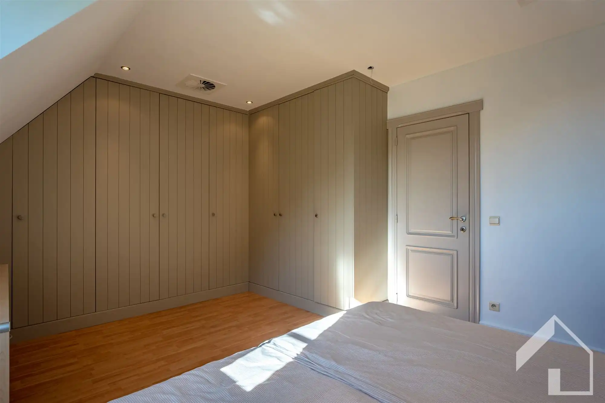 Exclusieve villa met loods, prachtige tuin en topafwerking op ruim 7.400 m²  foto 35