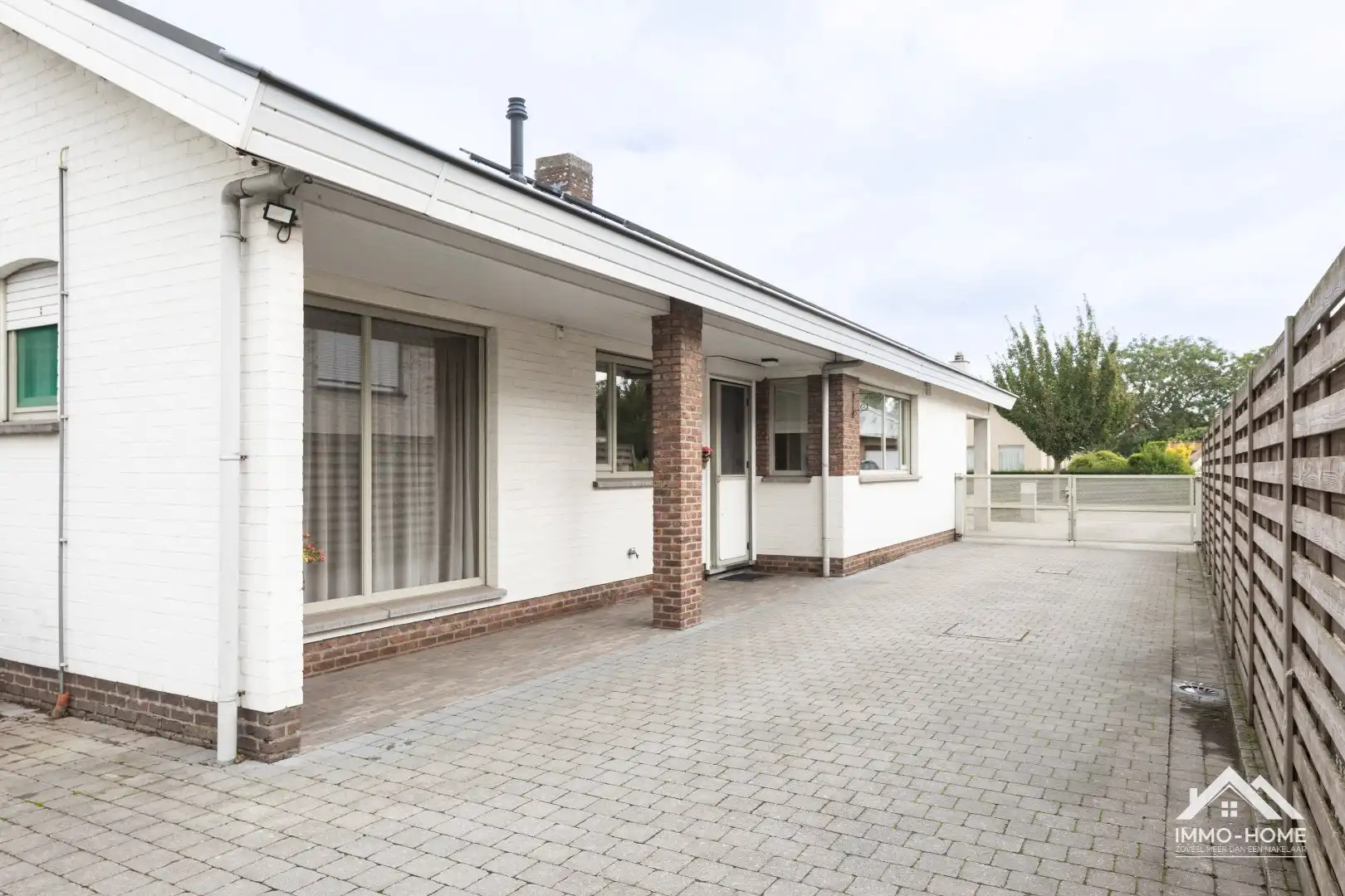 Instapklare vrijstaande bungalow in woonwijk!  foto 2