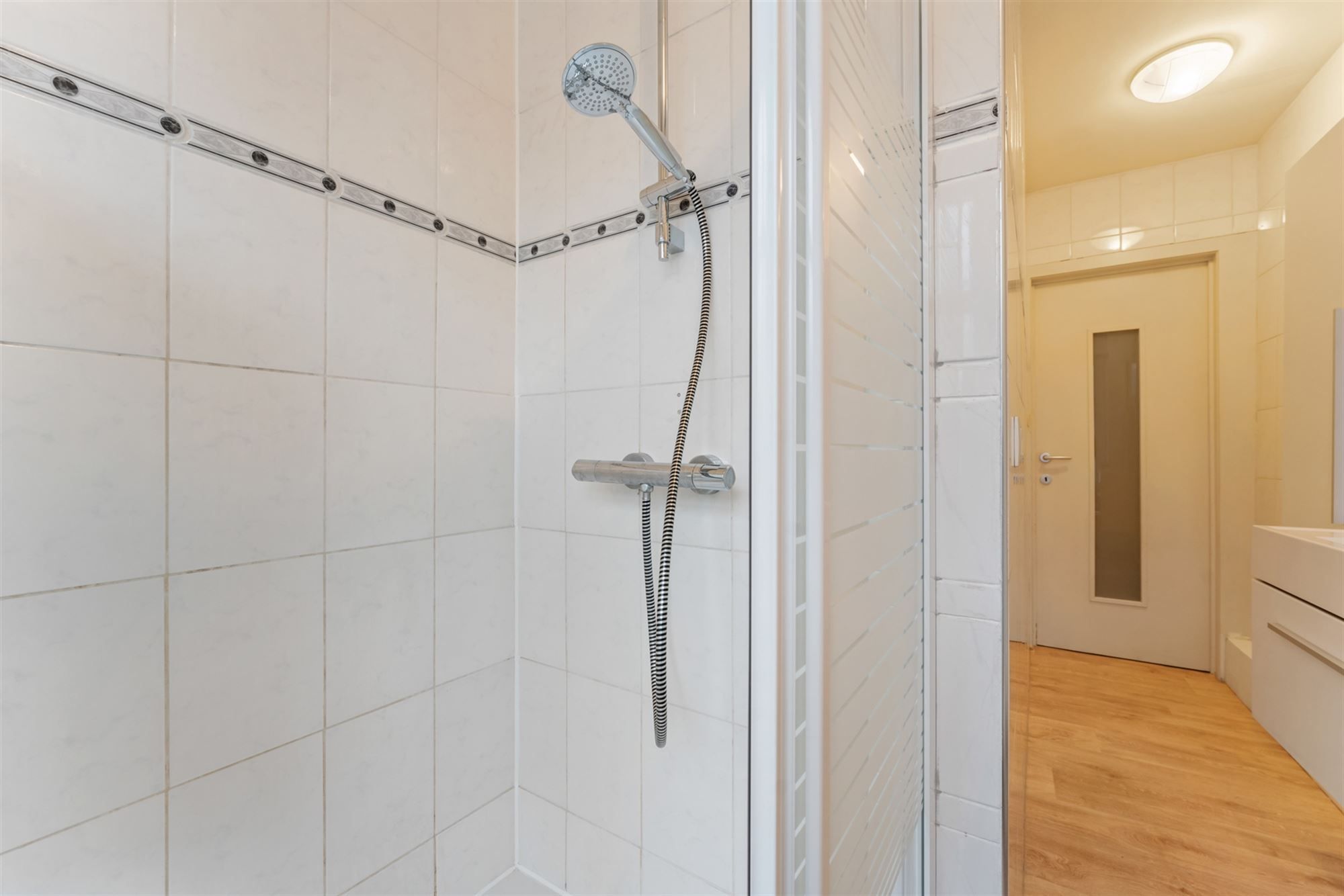 VERNIEUWD APPARTEMENT MET 2 SLAAPKAMERS PAL IN HET CENTRUM VAN BERINGEN foto 13