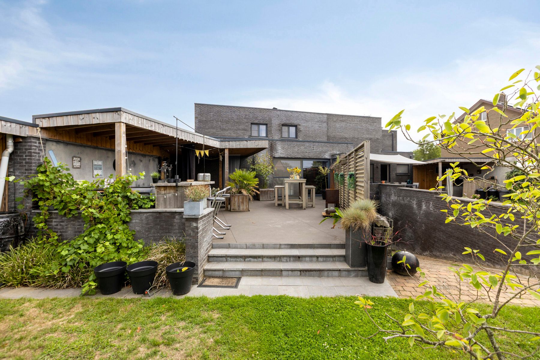 Moderne nieuwbouwwoning met 4 slaapkamers en gezellige tuin. foto 48