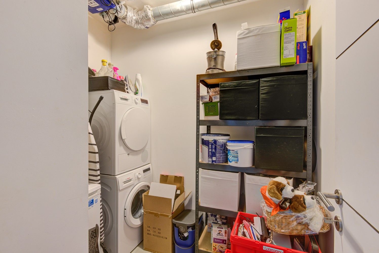 INSTAPKLAAR GELIJKVLOERS APPARTEMENT MET 2 SLAAPKAMERS EN AUTOSTAANPLAATS TE HASSELT foto 8