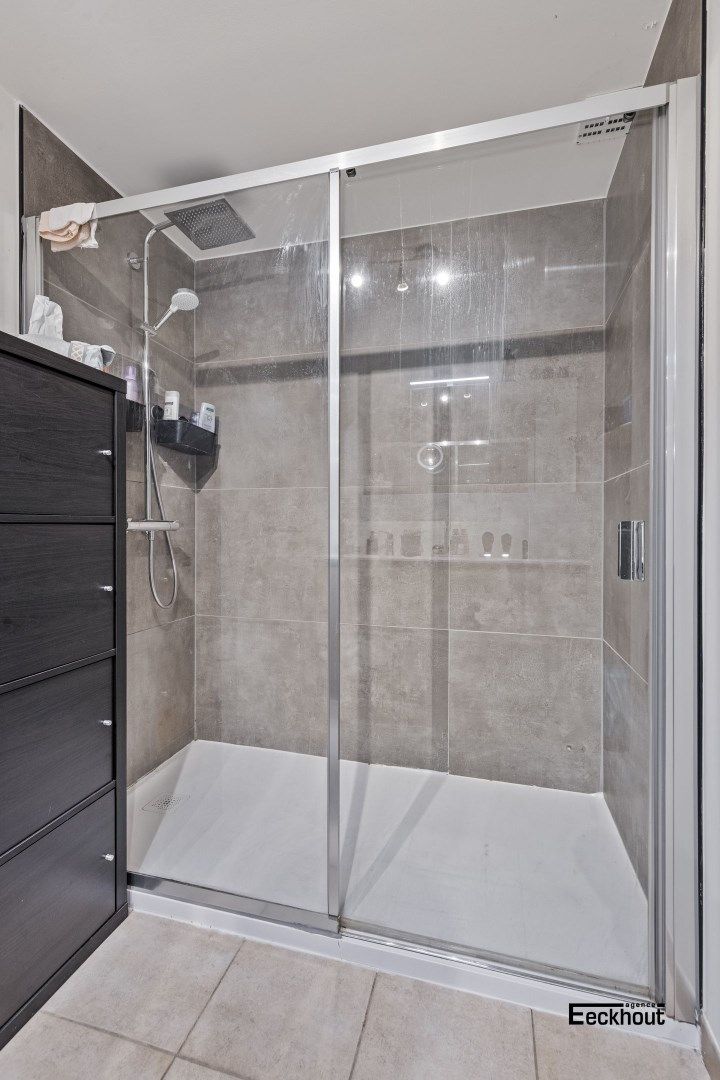 Ruim instapklaar appartement (143m²) met terras(9m²) en 3 slaapkamers in Bredene Dorp! foto 15