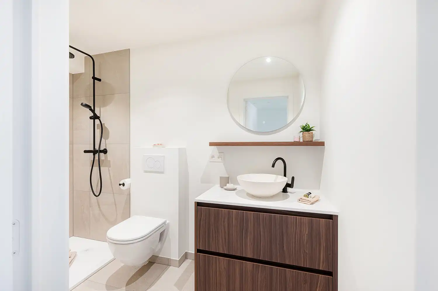 Prachtig vernieuwd appartement met open zichten en terrassen foto 16