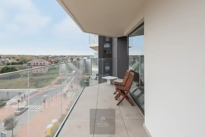 Ruim doorloop-appartement met 2 slaapkamers in de vernieuwde residentie Scorpio op de zeedijk te Nieuwpoort-Bad. foto 7